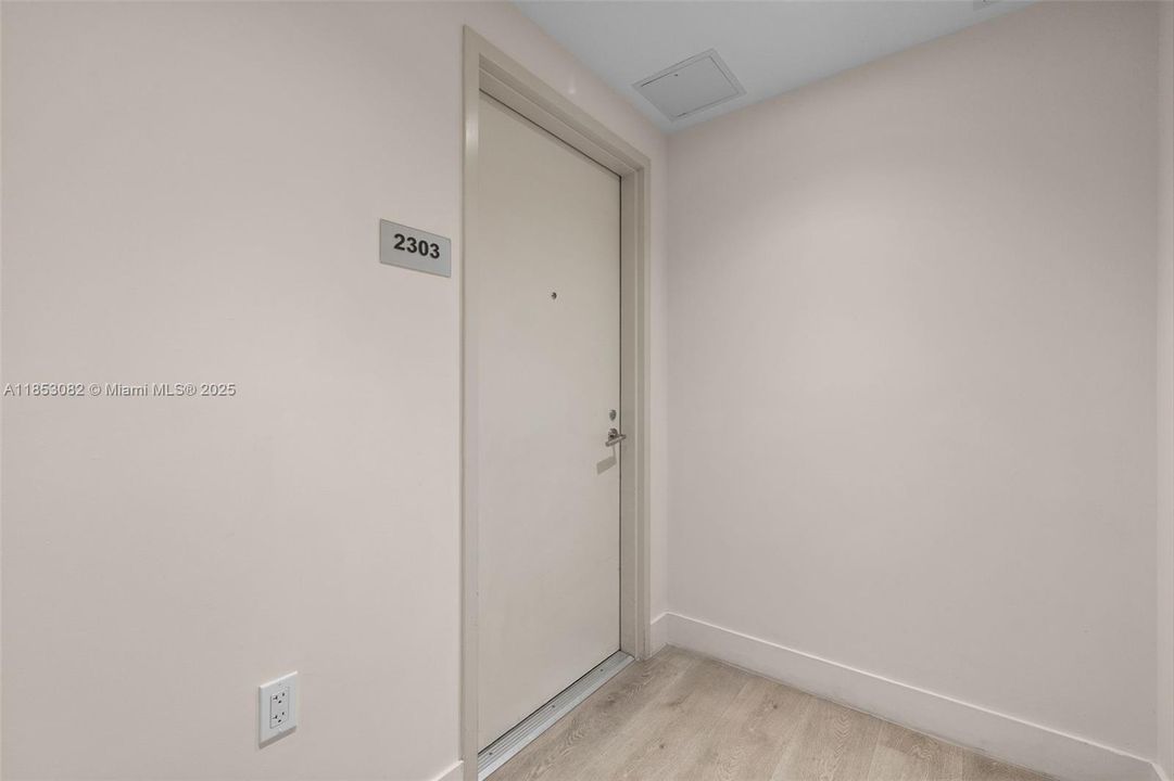 На продажу: $122,000 (2 спален, 2 ванн, 809 Квадратных фут)