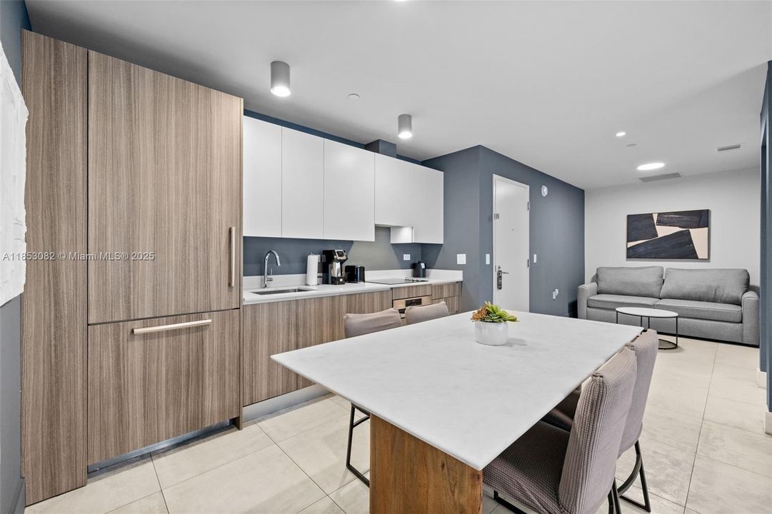 На продажу: $122,000 (2 спален, 2 ванн, 809 Квадратных фут)