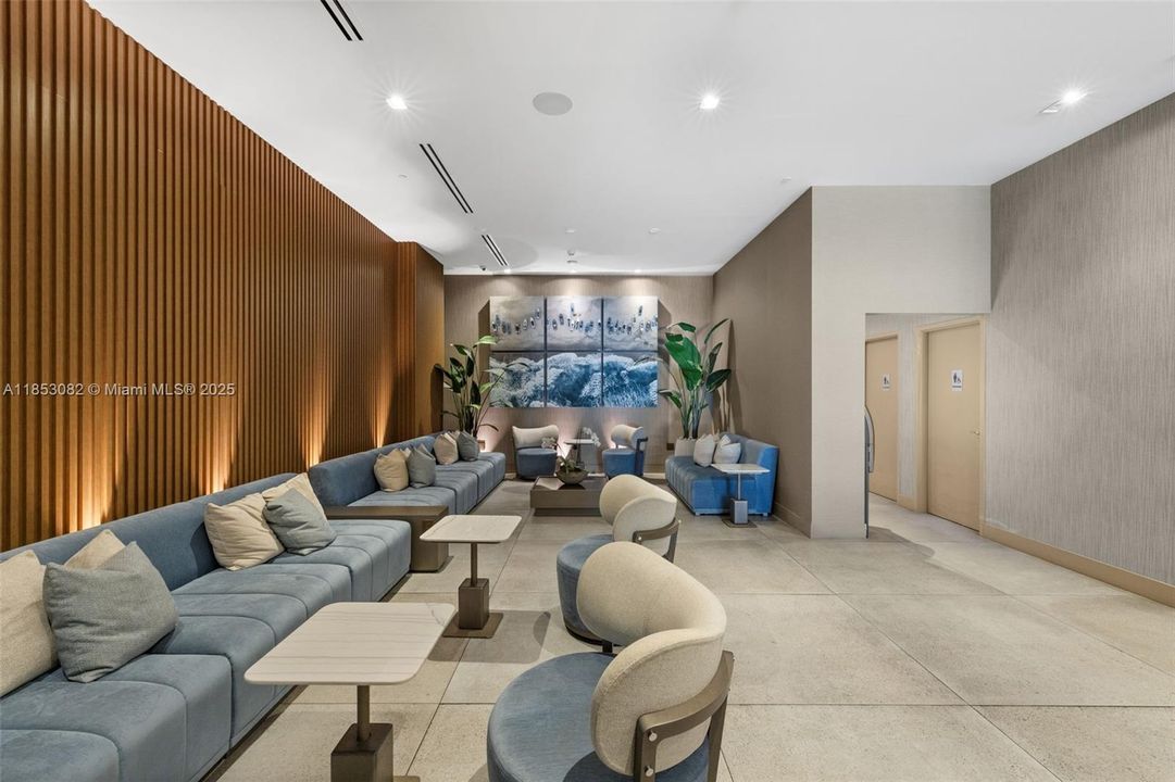 На продажу: $122,000 (2 спален, 2 ванн, 809 Квадратных фут)