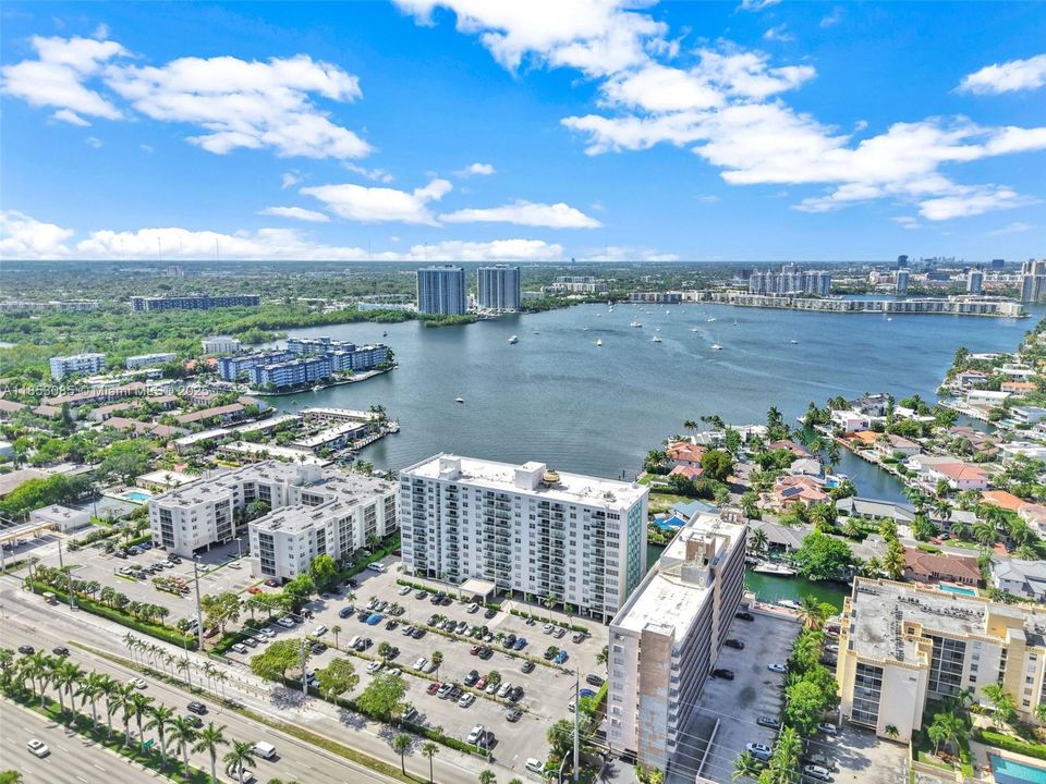 Active With Contract: $190,000 (1 beds, 1 baths, 790 Square Feet)