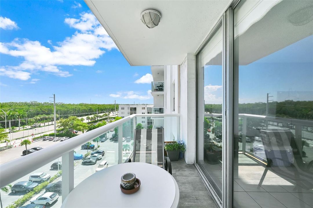 Active With Contract: $190,000 (1 beds, 1 baths, 790 Square Feet)