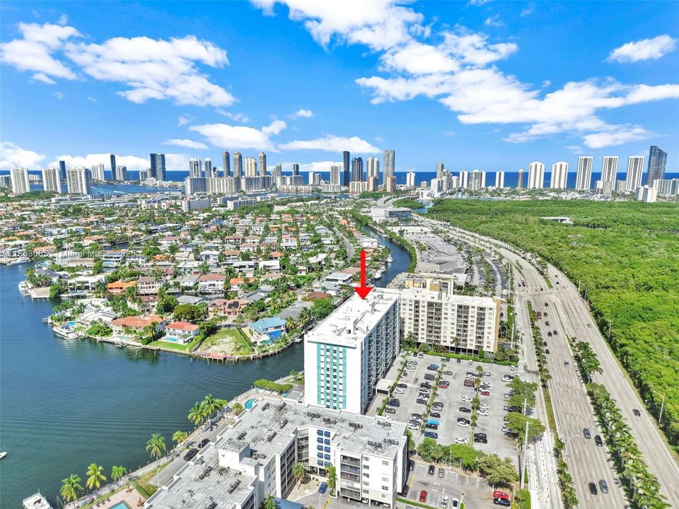 Active With Contract: $190,000 (1 beds, 1 baths, 790 Square Feet)