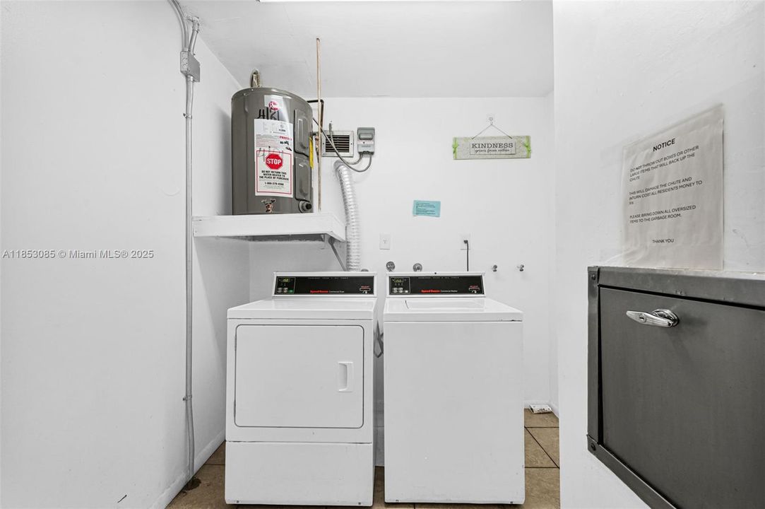 Active With Contract: $190,000 (1 beds, 1 baths, 790 Square Feet)