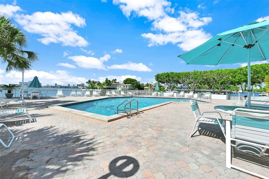 Active With Contract: $190,000 (1 beds, 1 baths, 790 Square Feet)