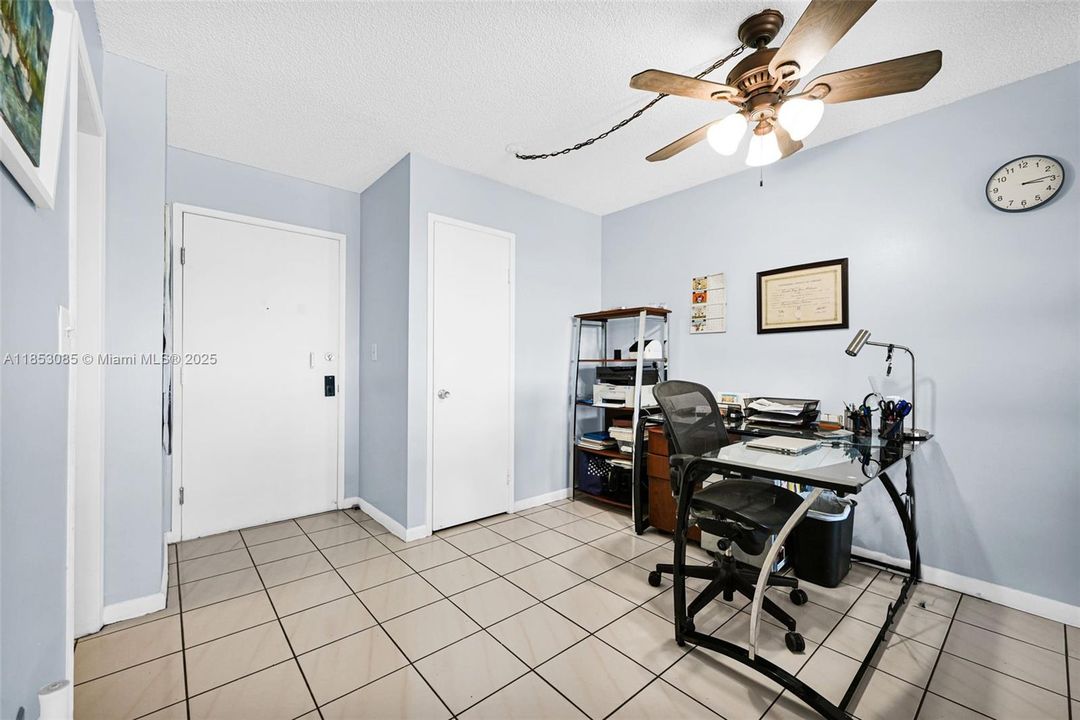 Active With Contract: $190,000 (1 beds, 1 baths, 790 Square Feet)