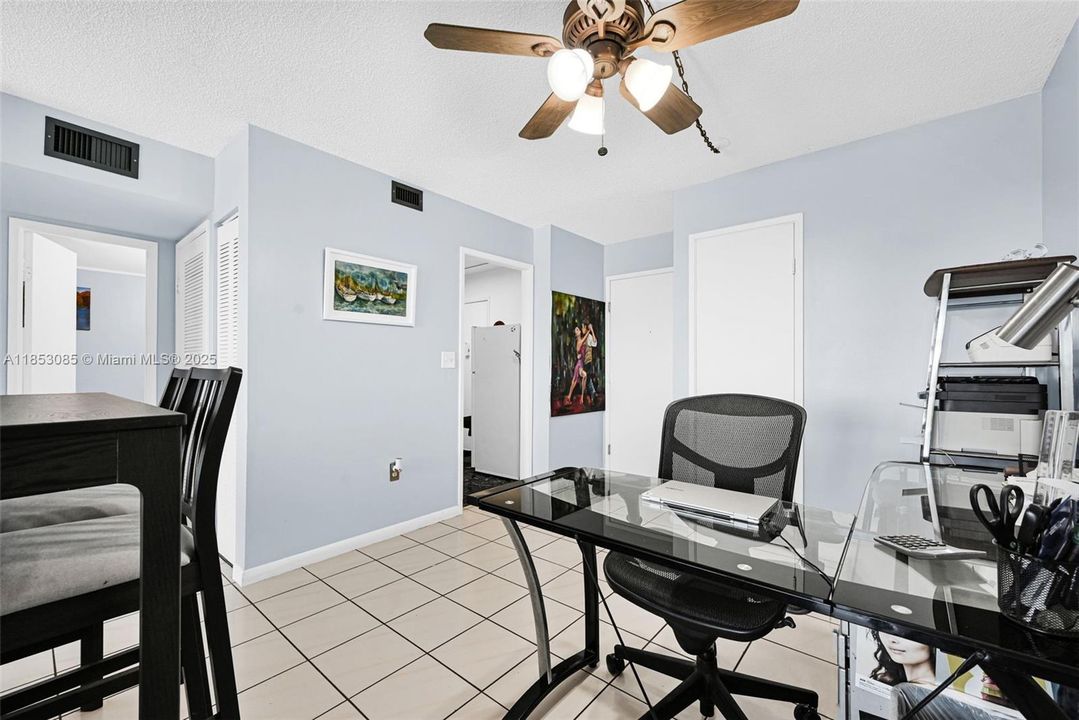 Active With Contract: $190,000 (1 beds, 1 baths, 790 Square Feet)