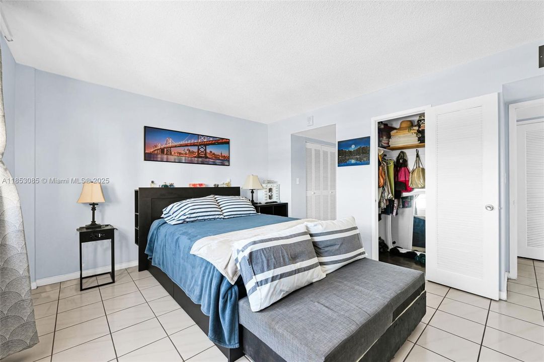 Active With Contract: $190,000 (1 beds, 1 baths, 790 Square Feet)