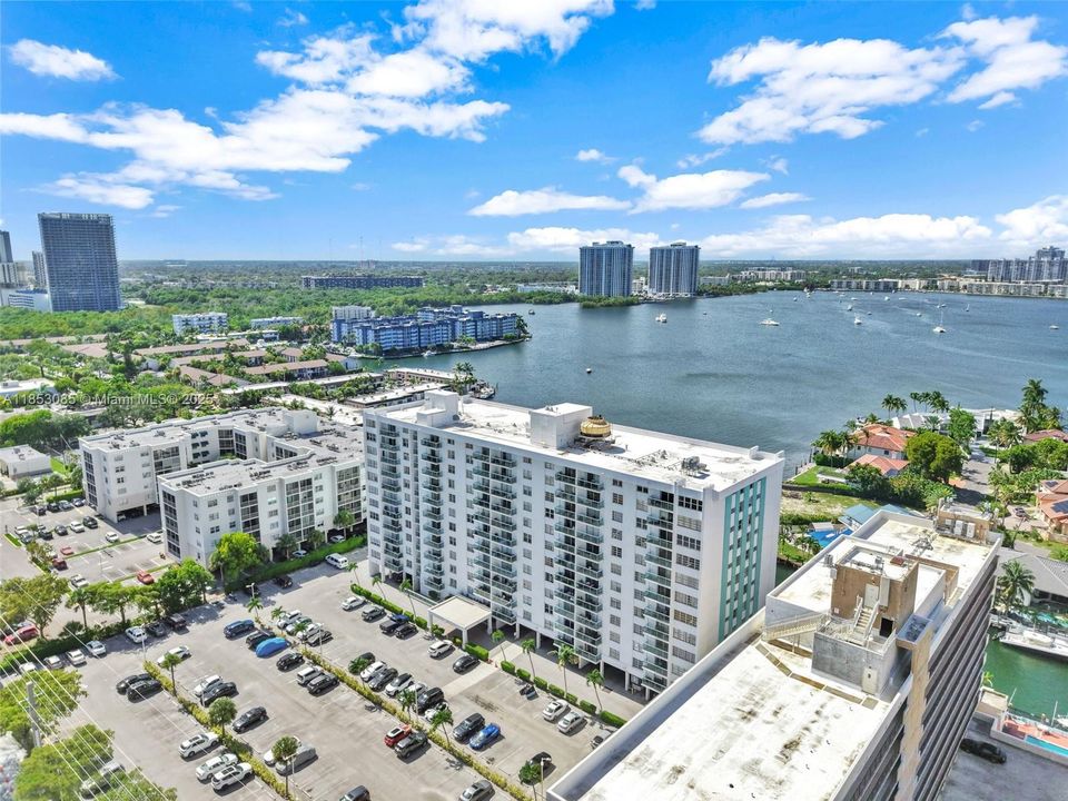 Active With Contract: $190,000 (1 beds, 1 baths, 790 Square Feet)