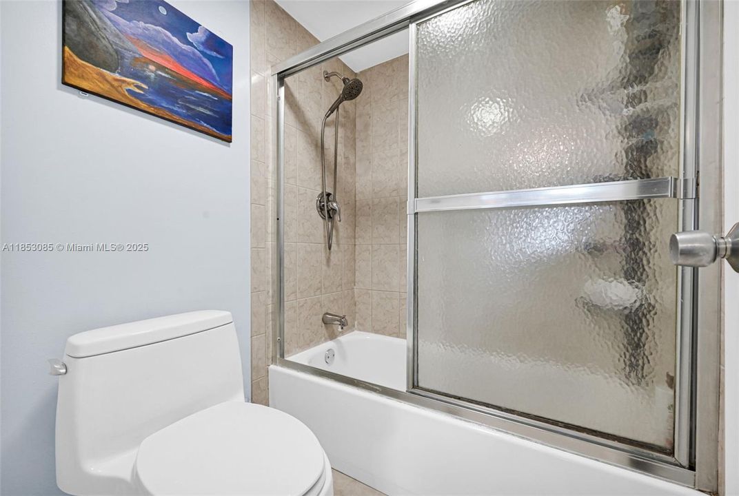 Active With Contract: $190,000 (1 beds, 1 baths, 790 Square Feet)