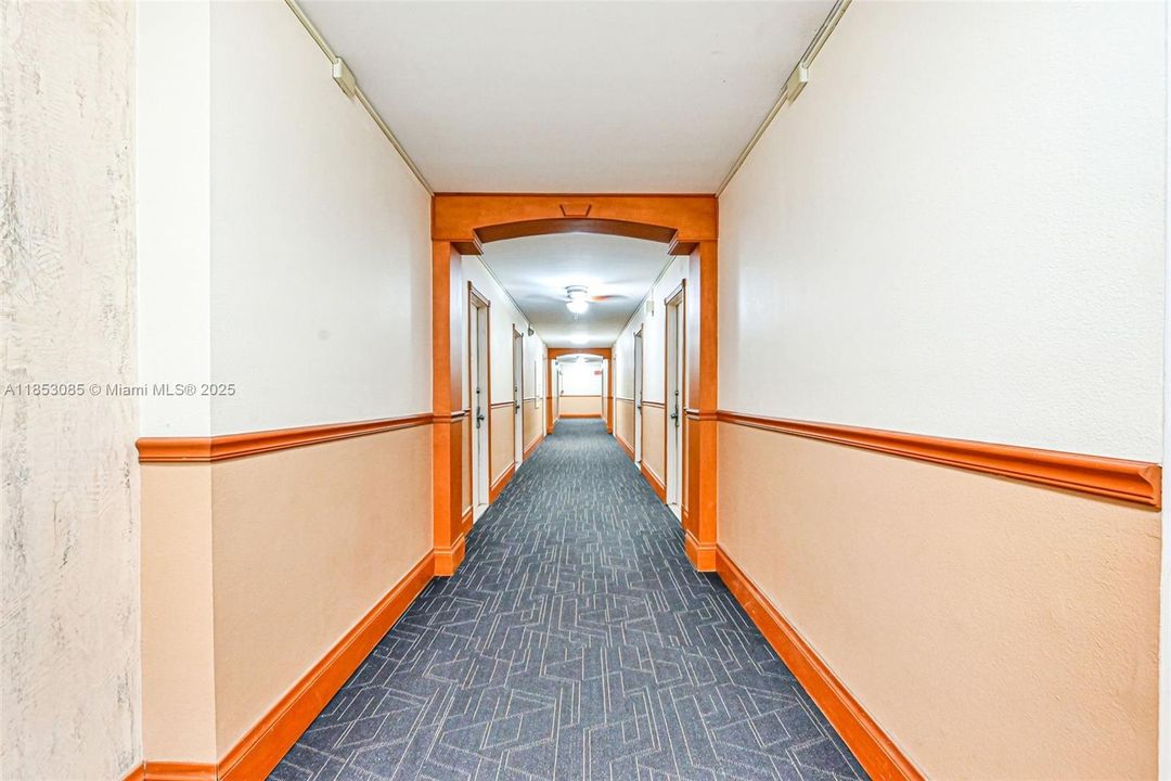 Active With Contract: $190,000 (1 beds, 1 baths, 790 Square Feet)