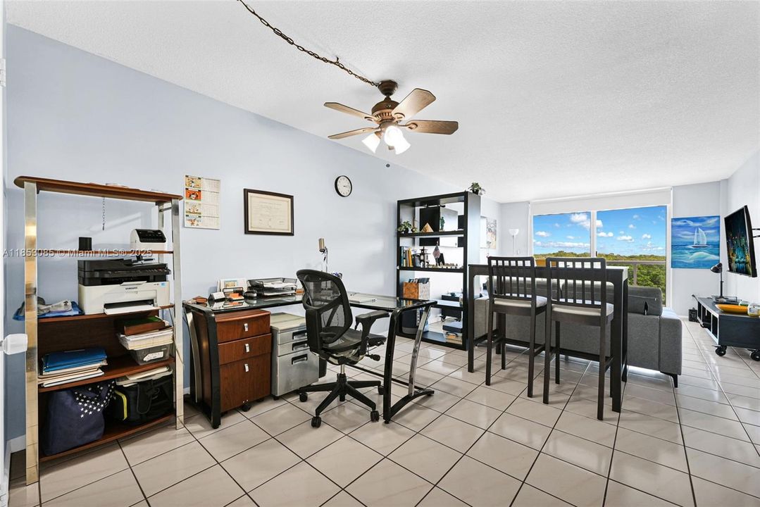 Active With Contract: $190,000 (1 beds, 1 baths, 790 Square Feet)