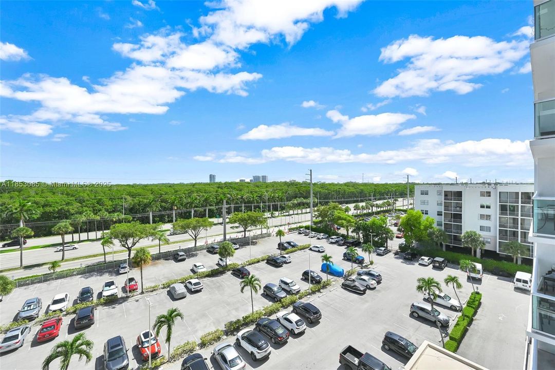 Active With Contract: $190,000 (1 beds, 1 baths, 790 Square Feet)