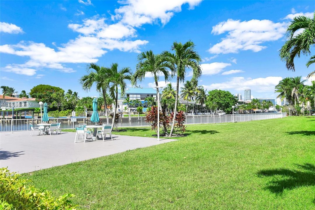 Active With Contract: $190,000 (1 beds, 1 baths, 790 Square Feet)