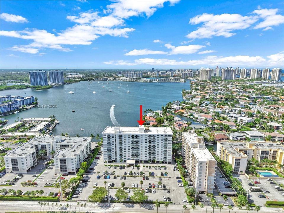 Active With Contract: $190,000 (1 beds, 1 baths, 790 Square Feet)