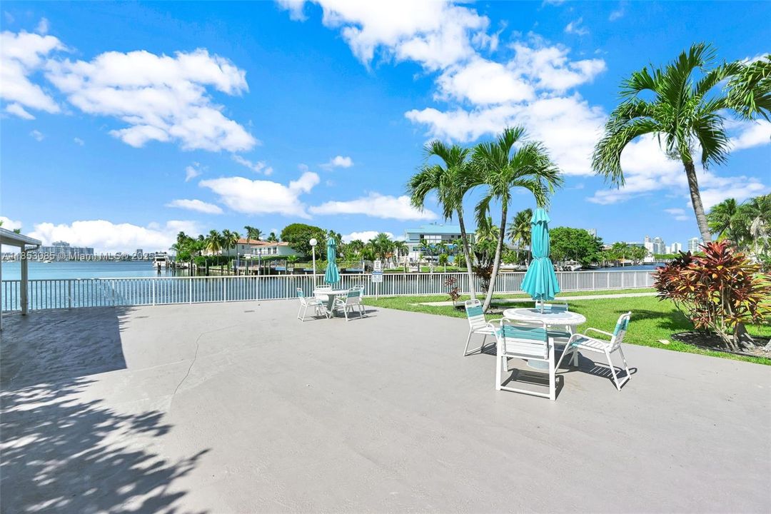 Active With Contract: $190,000 (1 beds, 1 baths, 790 Square Feet)