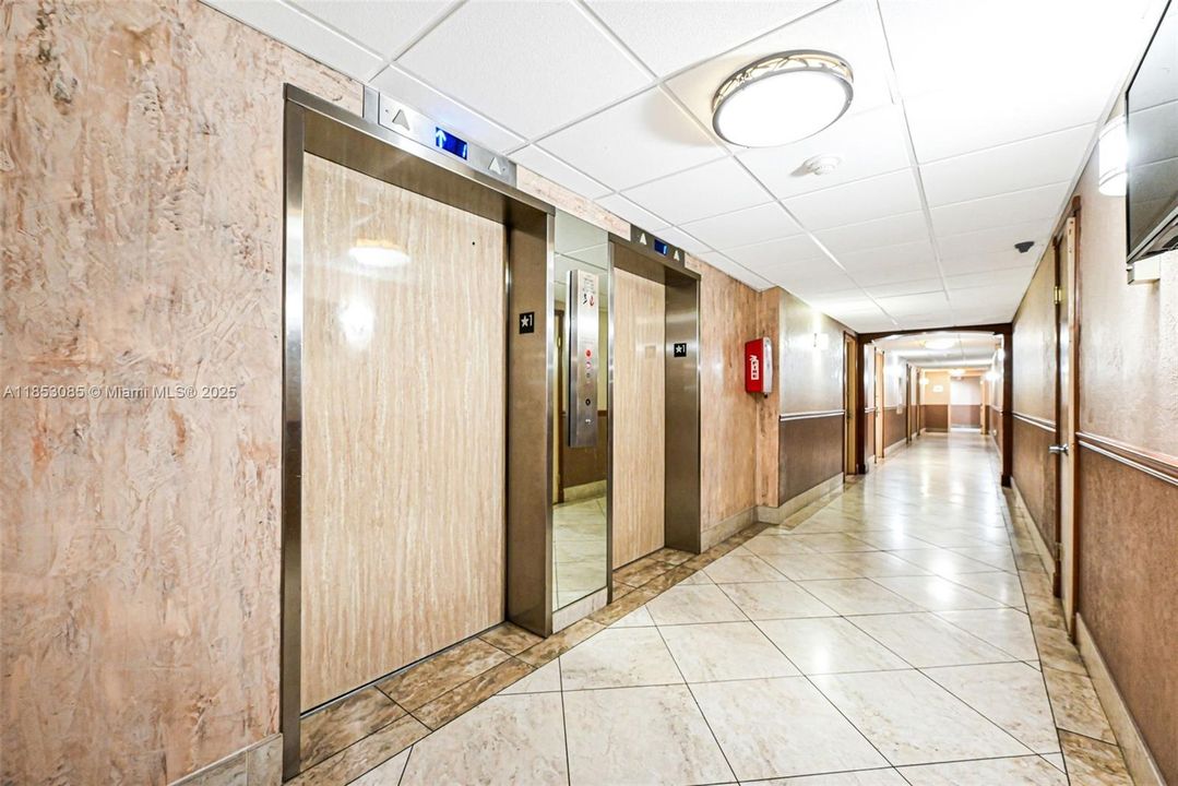 Active With Contract: $190,000 (1 beds, 1 baths, 790 Square Feet)