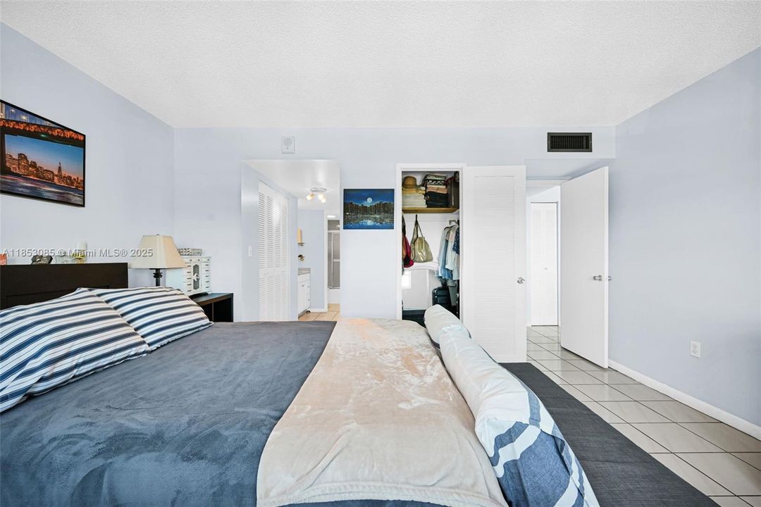 Active With Contract: $190,000 (1 beds, 1 baths, 790 Square Feet)