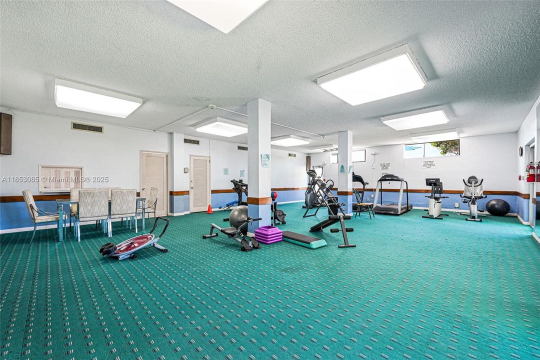 Active With Contract: $190,000 (1 beds, 1 baths, 790 Square Feet)