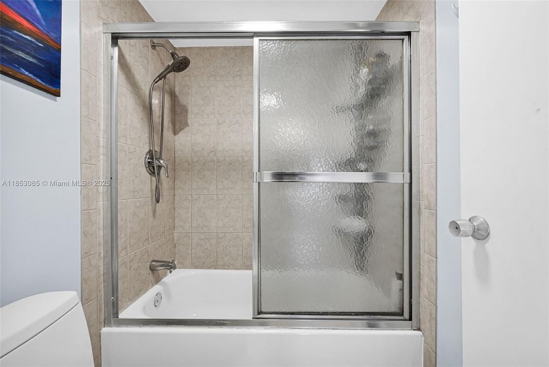 Active With Contract: $190,000 (1 beds, 1 baths, 790 Square Feet)