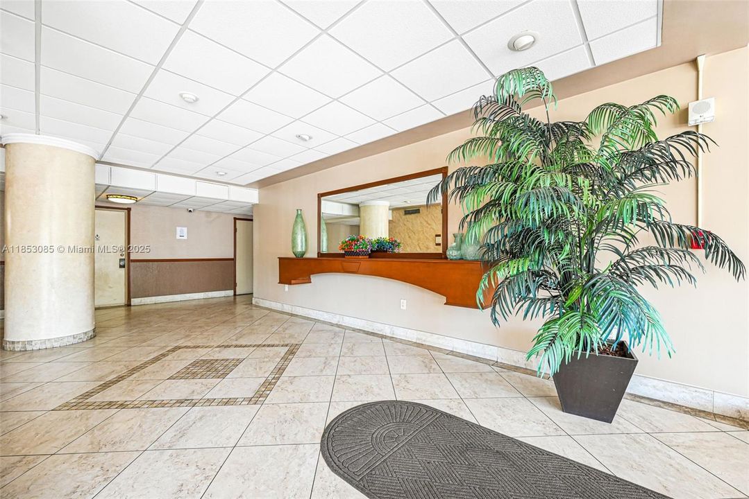 Active With Contract: $190,000 (1 beds, 1 baths, 790 Square Feet)