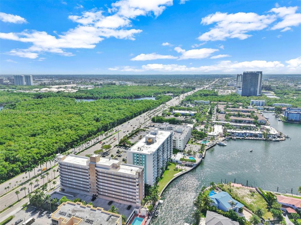 Active With Contract: $190,000 (1 beds, 1 baths, 790 Square Feet)