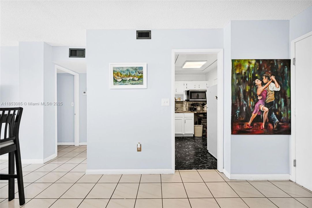 Active With Contract: $190,000 (1 beds, 1 baths, 790 Square Feet)