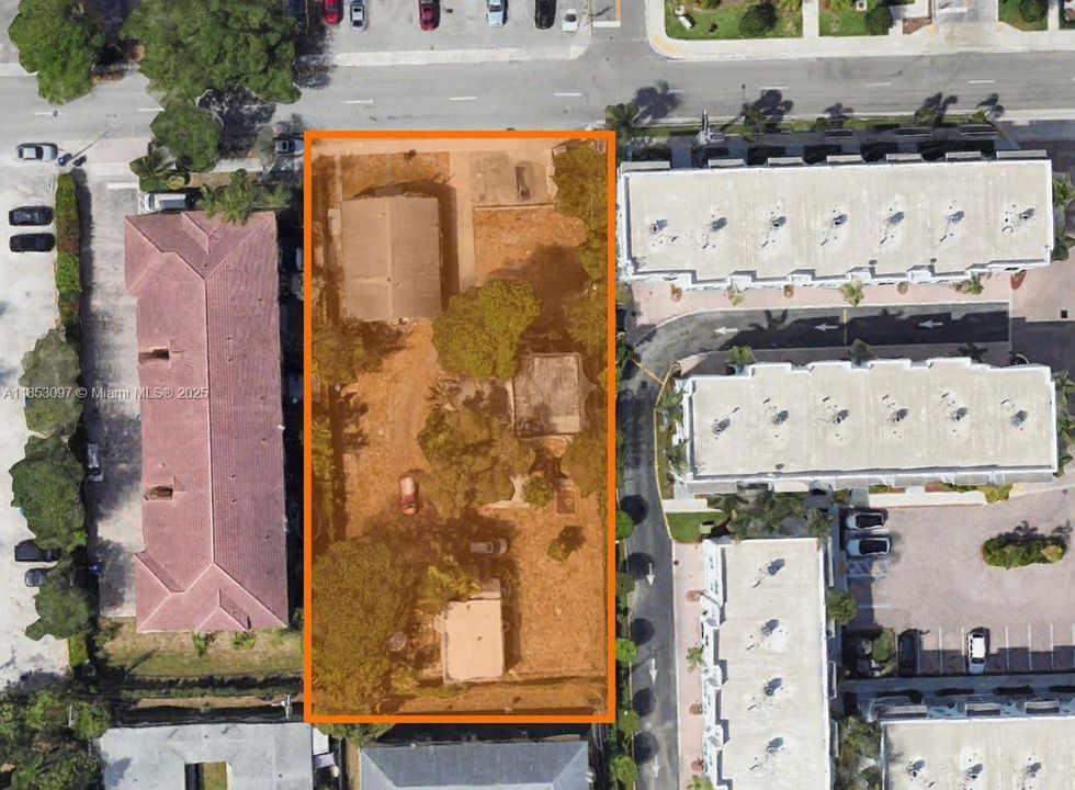 En Venta: $2,700,000 (0.47 acres)