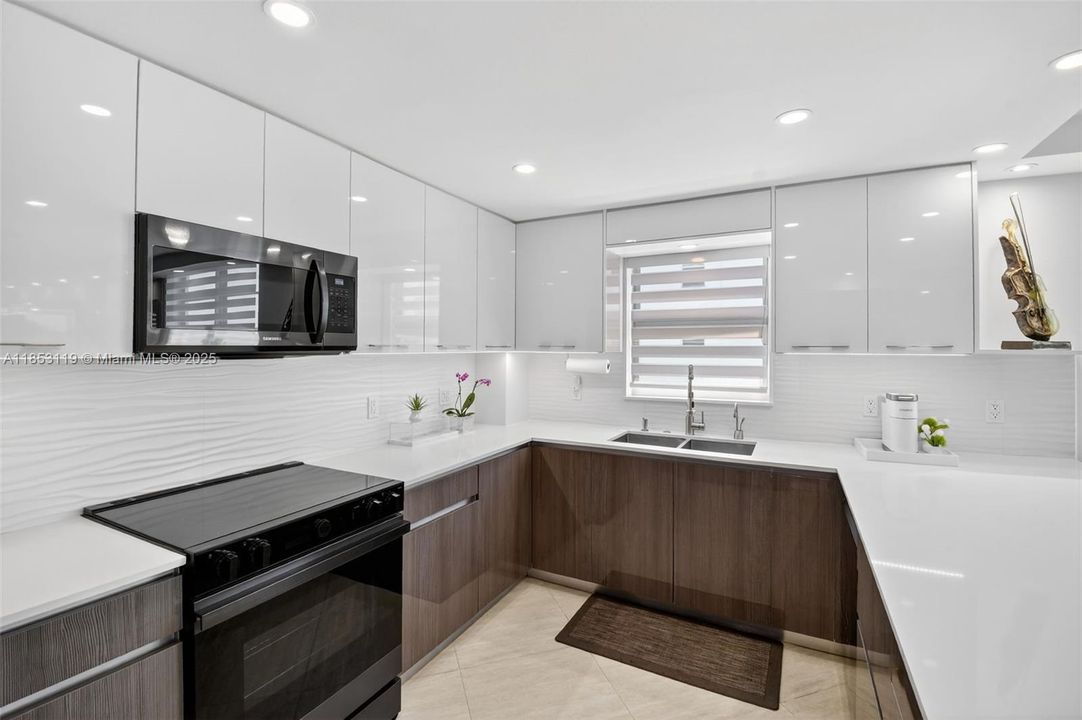 Active With Contract: $1,175,000 (2 beds, 2 baths, 1630 Square Feet)