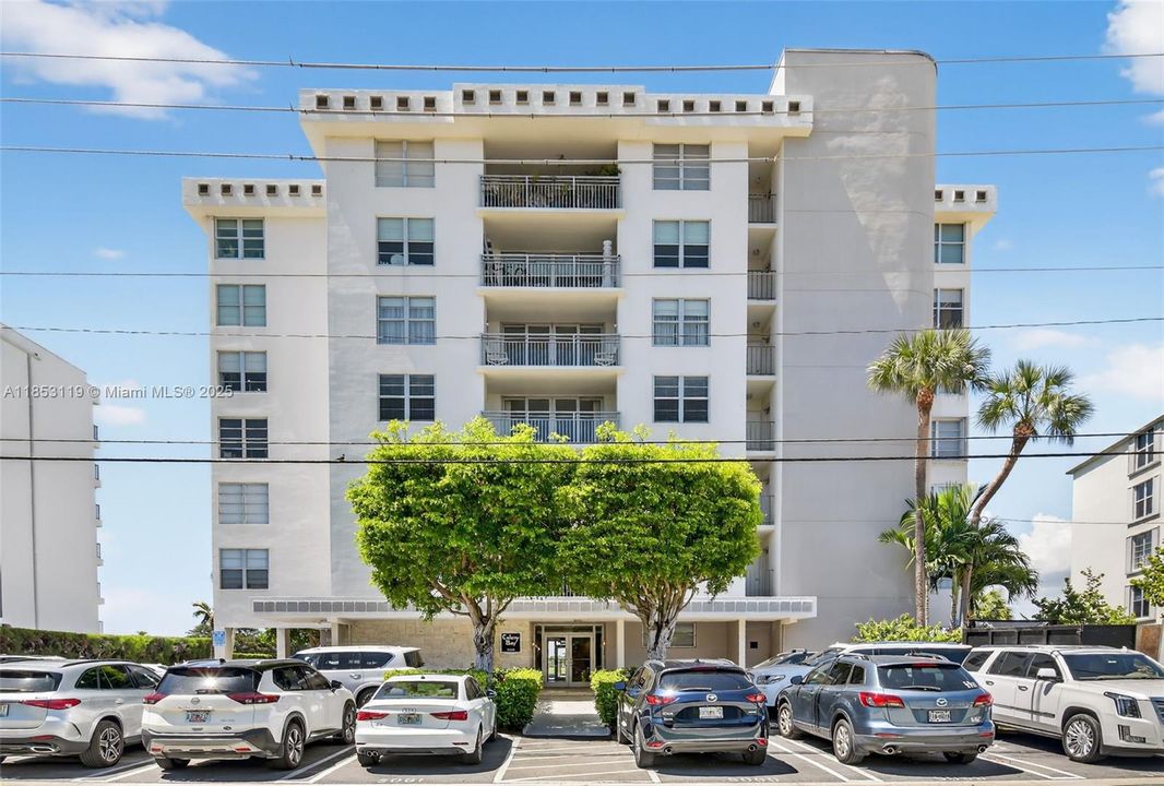 Active With Contract: $1,175,000 (2 beds, 2 baths, 1630 Square Feet)