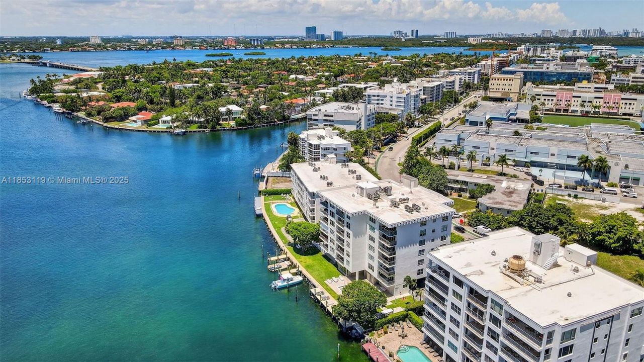 Active With Contract: $1,175,000 (2 beds, 2 baths, 1630 Square Feet)