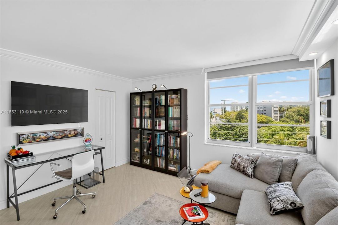 Active With Contract: $1,175,000 (2 beds, 2 baths, 1630 Square Feet)