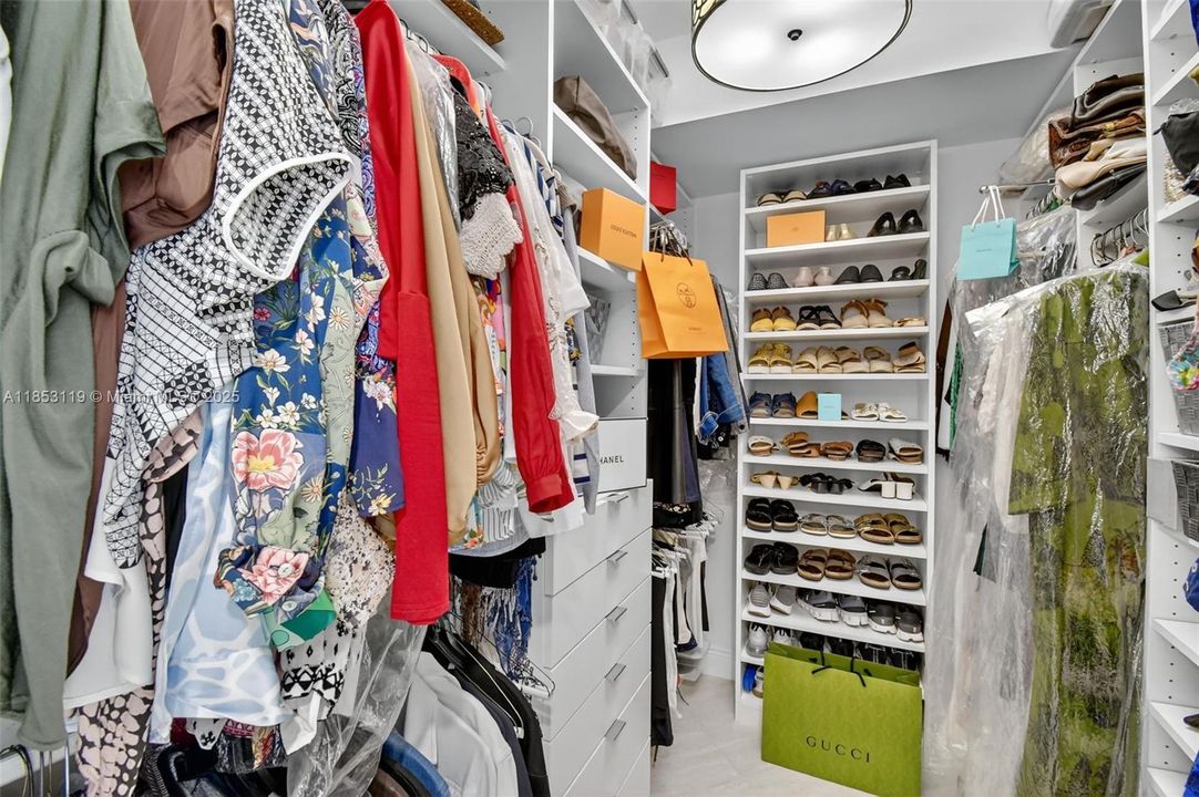 Active With Contract: $1,175,000 (2 beds, 2 baths, 1630 Square Feet)