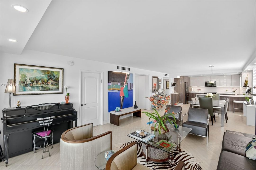 Active With Contract: $1,175,000 (2 beds, 2 baths, 1630 Square Feet)