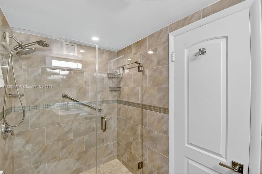 Active With Contract: $1,175,000 (2 beds, 2 baths, 1630 Square Feet)