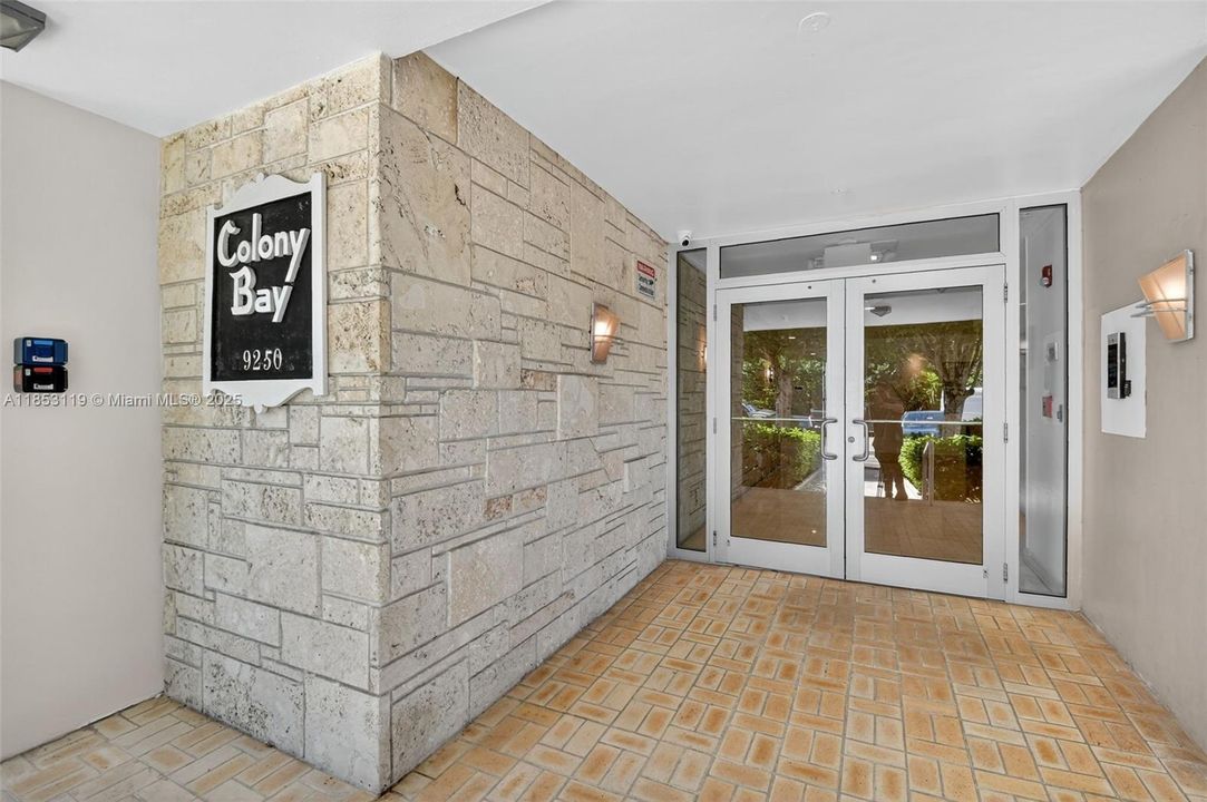 Active With Contract: $1,175,000 (2 beds, 2 baths, 1630 Square Feet)