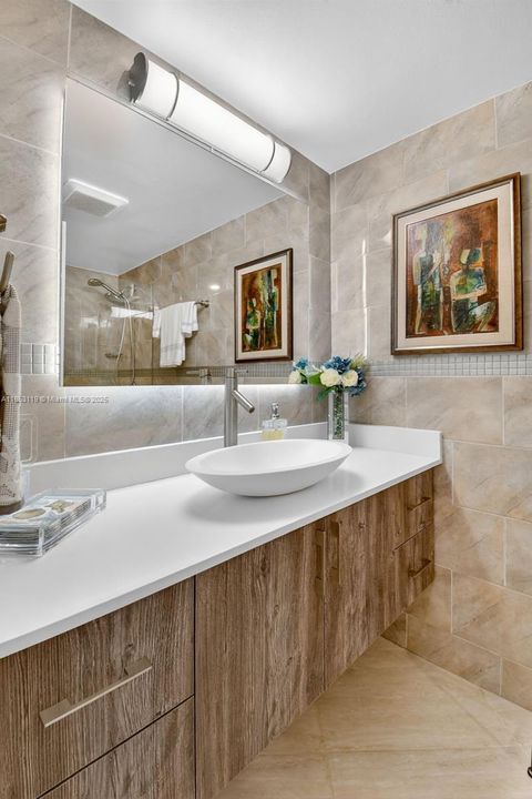 Active With Contract: $1,175,000 (2 beds, 2 baths, 1630 Square Feet)