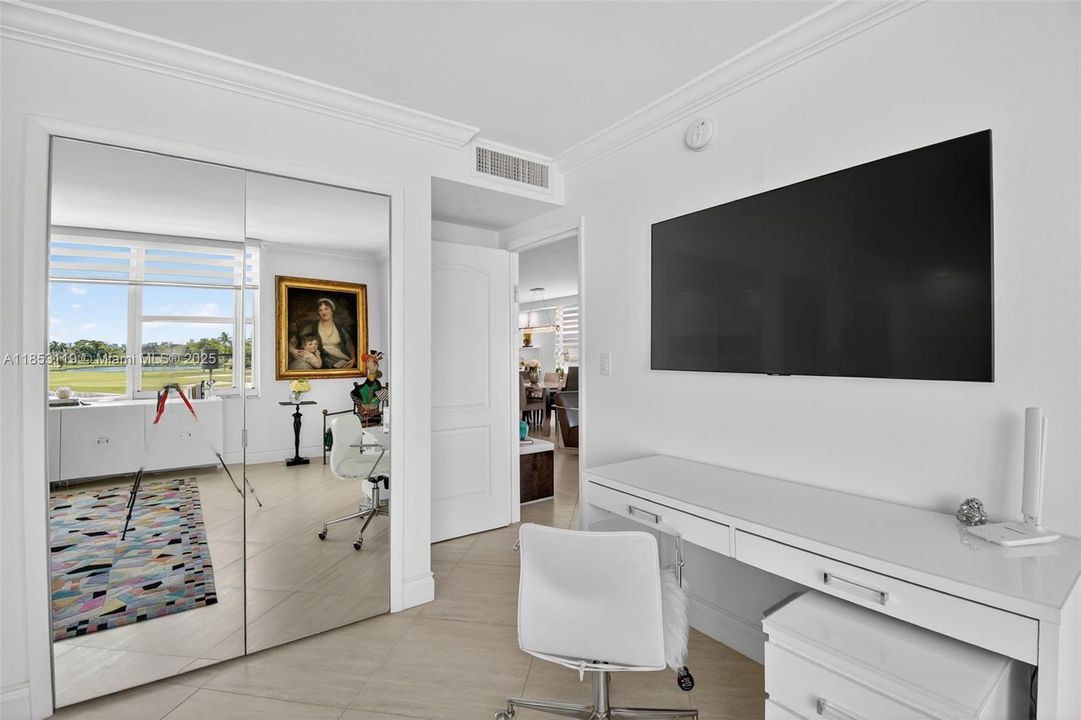 Active With Contract: $1,175,000 (2 beds, 2 baths, 1630 Square Feet)