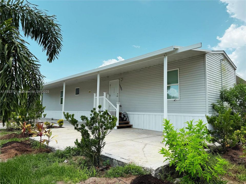 For Sale: $675,000 (3 beds, 2 baths, 980 Square Feet)