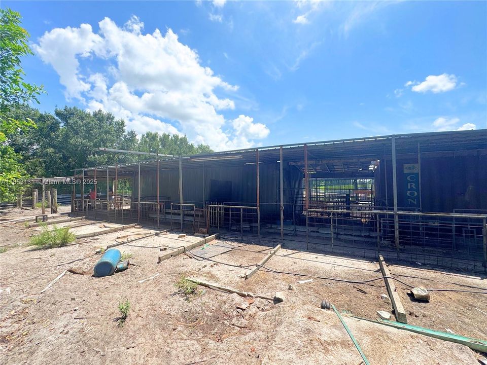 For Sale: $675,000 (3 beds, 2 baths, 980 Square Feet)