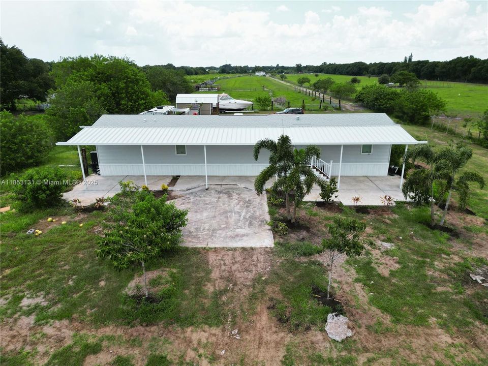 For Sale: $675,000 (3 beds, 2 baths, 980 Square Feet)