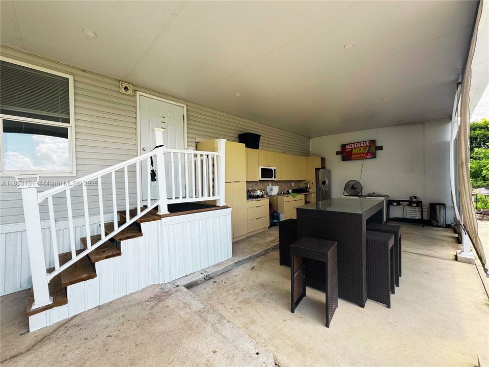 For Sale: $675,000 (3 beds, 2 baths, 980 Square Feet)