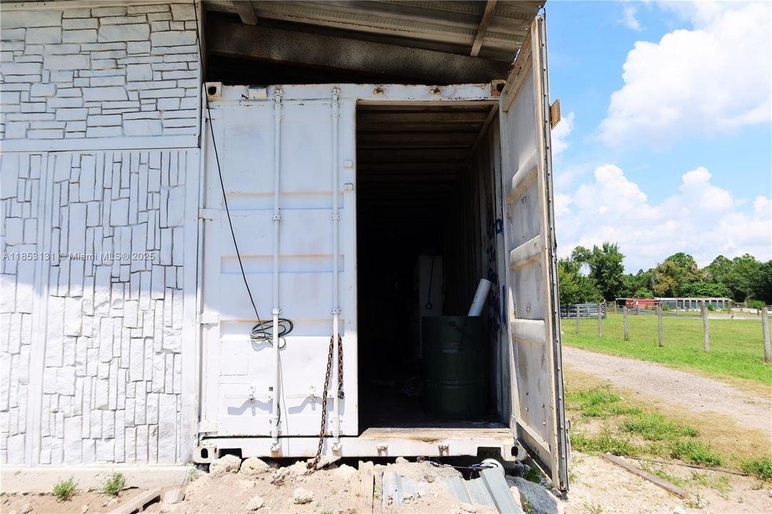 For Sale: $675,000 (3 beds, 2 baths, 980 Square Feet)