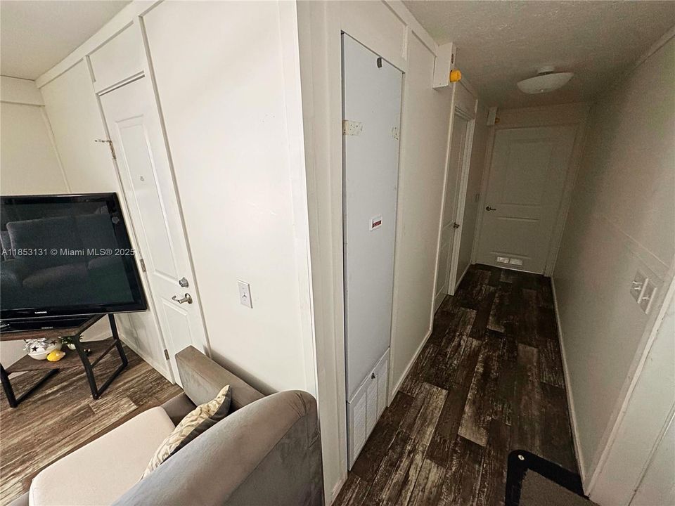 For Sale: $675,000 (3 beds, 2 baths, 980 Square Feet)