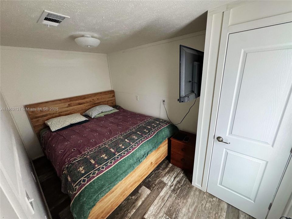 For Sale: $675,000 (3 beds, 2 baths, 980 Square Feet)