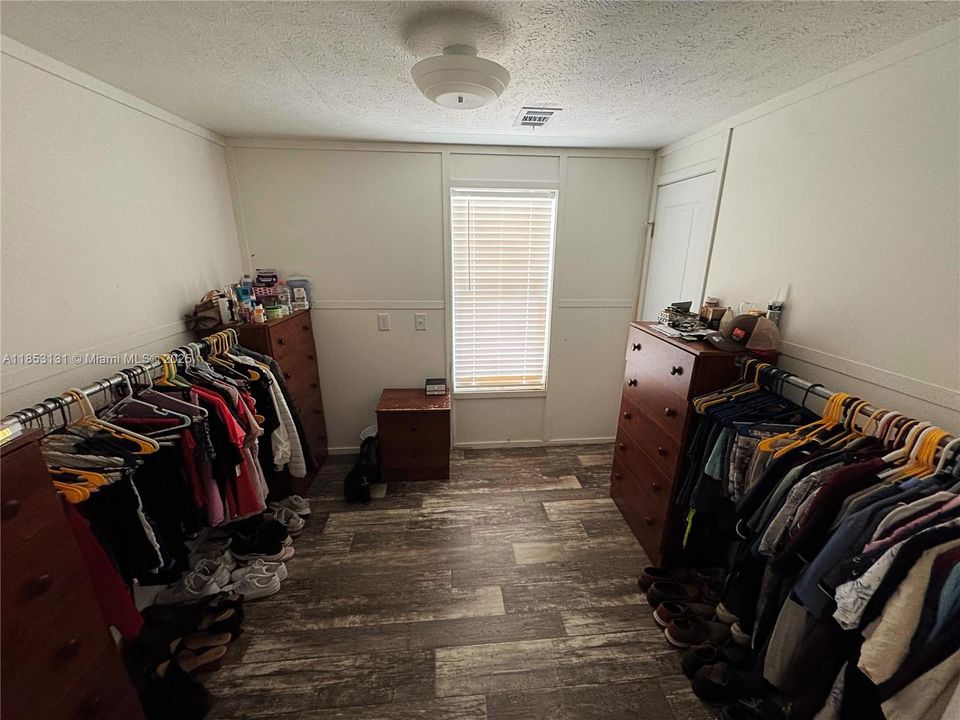 For Sale: $675,000 (3 beds, 2 baths, 980 Square Feet)