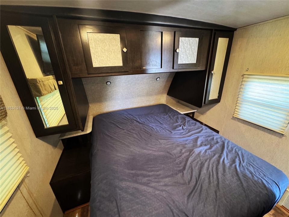 For Sale: $675,000 (3 beds, 2 baths, 980 Square Feet)