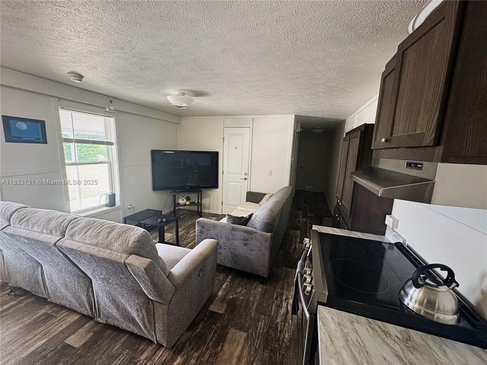 For Sale: $675,000 (3 beds, 2 baths, 980 Square Feet)