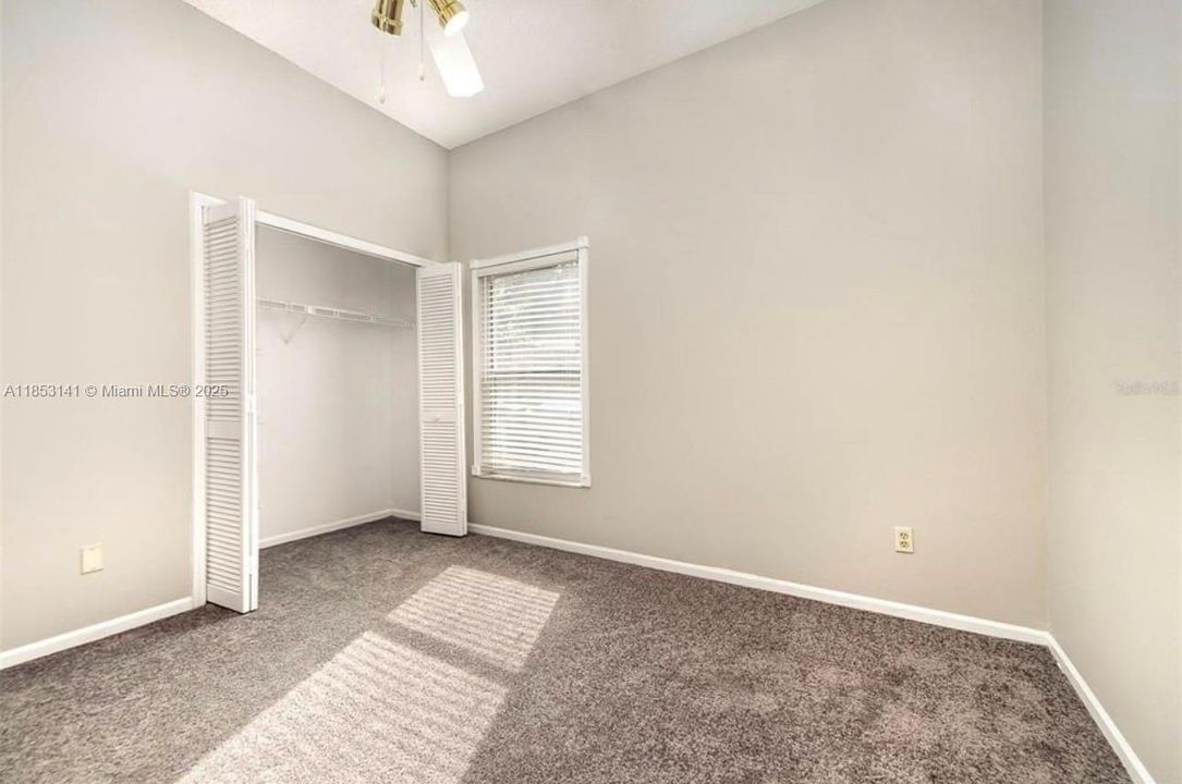 Под контрактом: $445,000 (4 спален, 2 ванн, 2373 Квадратных фут)