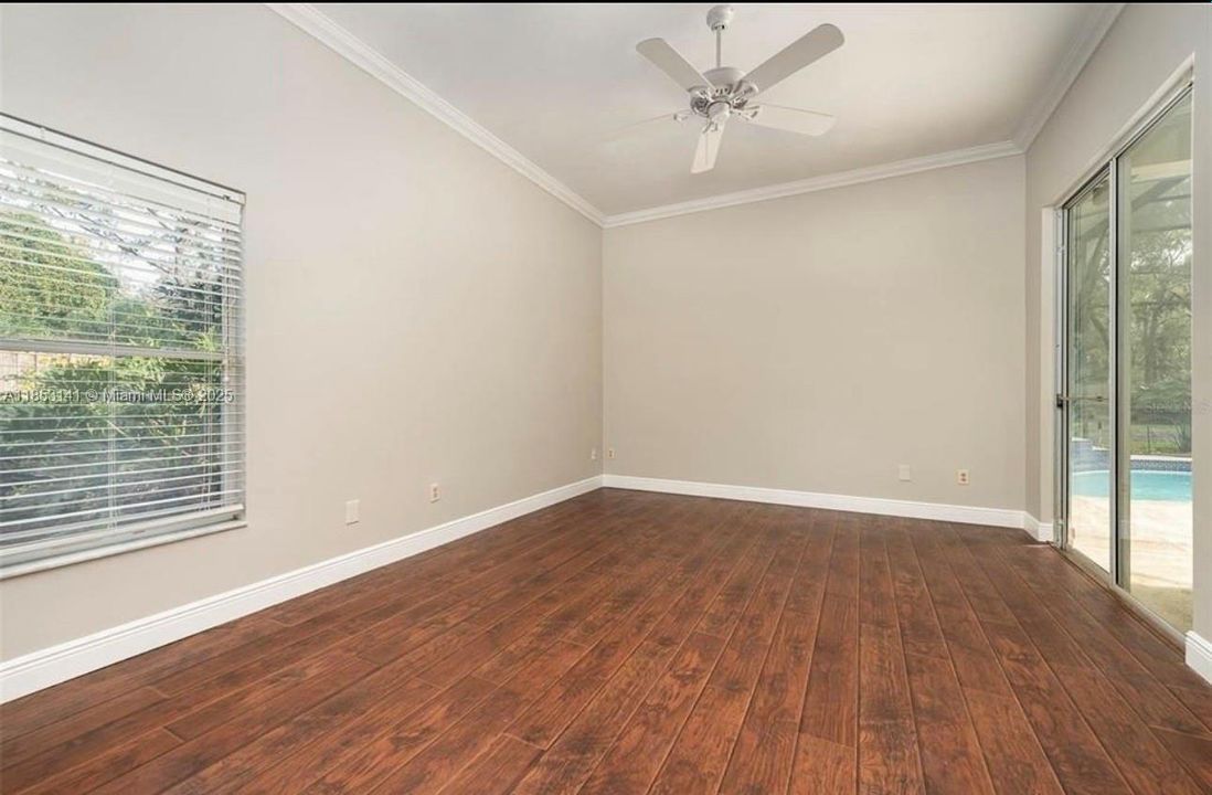 Под контрактом: $445,000 (4 спален, 2 ванн, 2373 Квадратных фут)