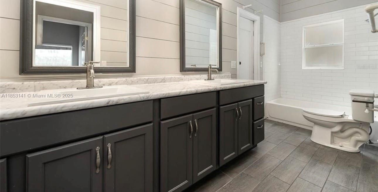 Под контрактом: $445,000 (4 спален, 2 ванн, 2373 Квадратных фут)